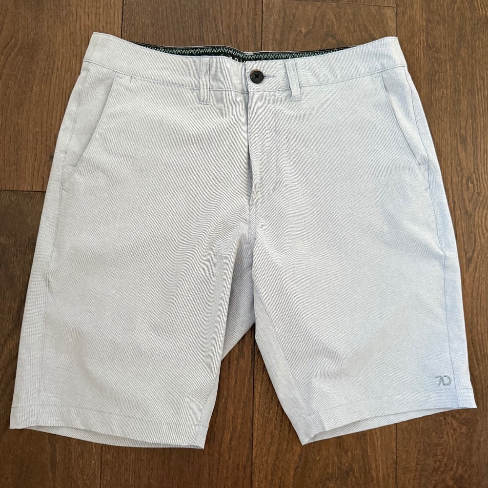 7Diamonds Momentum Performance Shorts — Size 32
